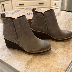 Sofft Emeree Women's Wedge Booties - Gray
